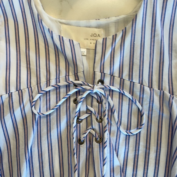 JOA Cold Shoulder Top - Picture 5 of 7